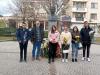Младите възрожденци пред паметника на Левски