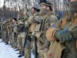 На снимката: Военнослужещи от украинския батальон "Азов" се молят в Харков, Украйна, 11 март. (Sergey Bobok/AFP/Getty Images)