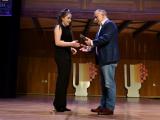 Стефан Радев връчи приза „Цветен камертон” на победителя от тази година - Жаклин Костадинова