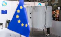 Избиране на 28 допълнителни членове на ЕП чрез общи за целия ЕС листи, за да се осигури балансирано географско представителство Възможност за гласуване по пощата във всички държави членки, определяне на общ минимален изборен праг и възможност 18-годишните