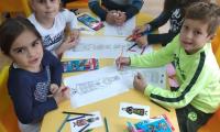 Деца от предучилищна възраст и начален курс на сливенски училища и детски градини оцветяваха престилки и шевици