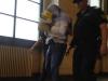 Виктор Спига крие лицето си от фоторепортерите в Съдебната палата в София