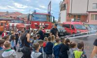 Децата от детска градина „Мак” в град Сливен  станаха пожарникари за един ден  