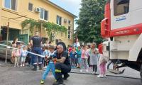 Децата от детска градина „Мак” в град Сливен  станаха пожарникари за един ден  
