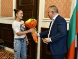 Олимпийската шампионка на България по карате Ивет Горанова се срещна с кмета на Сливен Стефан Радев