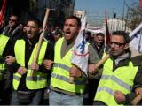 Протест на гръцката опозиция срещу високите цени пред министерството на развитието.