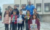 Състезатели от ШК "Сините камъни" завоюваха призови места в шахматен турнир в Раднево