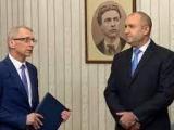 Николай Денков връща днес на президента Румен Радев неизпълнен вторият мандат за съставяне на редовно правителство.  