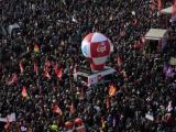 Общо над един милион и 272 хиляди души участваха вчера в национални протести във Франция срещу плановете за реформа в пенсионната система 