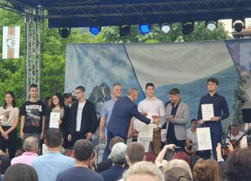 Кметът на Сливен Стефан Радев награди ученици от ПГПЗЕ