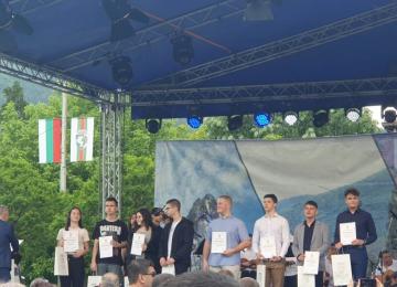 Кметът на Сливен Стефан Радев награди ученици от ПГПЗЕ