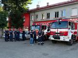  Протестът пред пожарната в Подуене.