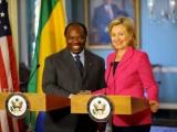 Али Бонго Ондимба и бившият държавен секретар на САЩ Хилъри Клинтън във Вашингтон.