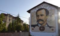 Най-големият портрет на Георги Раковски грейна като икона върху стена в Котел