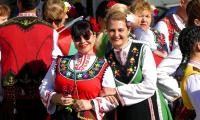 Фестивал „Фолклорна омая“ огласи новозагорския площад по Петковден