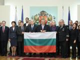 Президентът Радев връчи националния флаг на българските антарктици