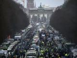 Протестиращите фермери в Берлин освиркаха германския финансов министър