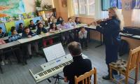 Продължават образователните уроци в часовете по музика в община Нова Загора
