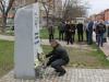 Областният управител поднася цветя пред мемориала на Георги Данчев