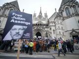 Демонстранти изразяват подкрепата си за Асанжи призовават за отказ от екстрадирането му пред Върховния съд в Лондон
