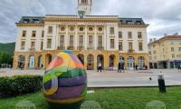 Ученици от художествената гимназия в Сливен изрисуваха великденски яйца за празничната украса в града