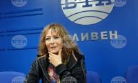 Бившият евродепутат Мариела Баева представи пред сливенски ученици своята новела „Маските“