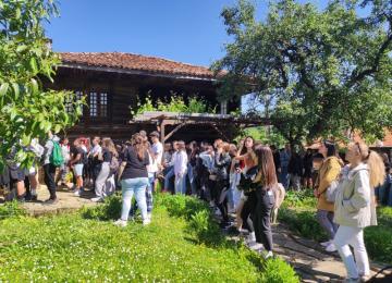 Учениците в къщата на Патрона