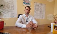 Все по-малко хора рискуват да се занимават с производство на праскови, каза Теньо Божеков, кмет на село Гавраилово, където се провежда "Златна праскова"