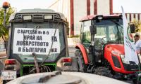Стотици лозаро-винари блокираха ключов път в района на Бургас в знак на протест