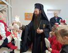 Митрополит Арсений - с дарове за Детското отделение в МБАЛ „Д-р Иван Селимински“