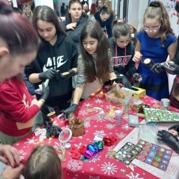 ВЪЛШЕБСТВОТО НА КОЛЕДА СЕ ПРЕНЕСЕ В ОУ“ПАНАЙОТ ХИТОВ“