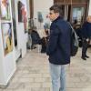 Посетителите разглеждат изложбата