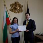 Връчване на сертификати за участие в инициативата "Мениджър за един ден" от управителя на "Държавна агенция за закрила на детето" Калин Каменов 