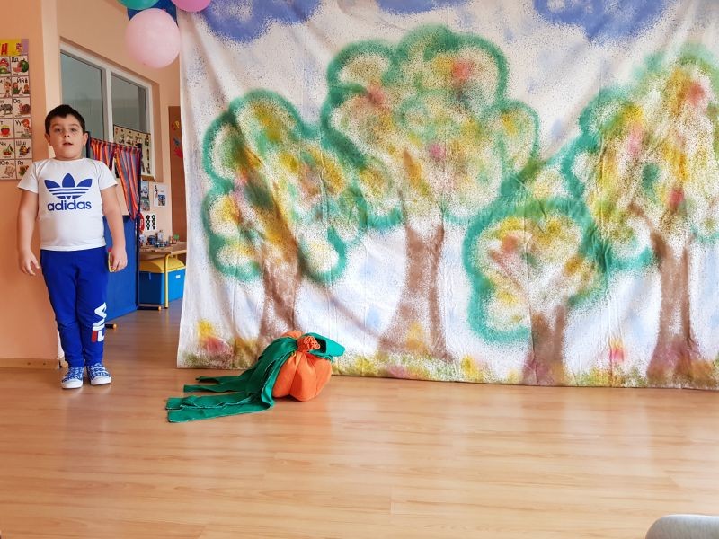 ДГ "Детски рай" | Драматизация на приказката "Дядо вади ряпа"